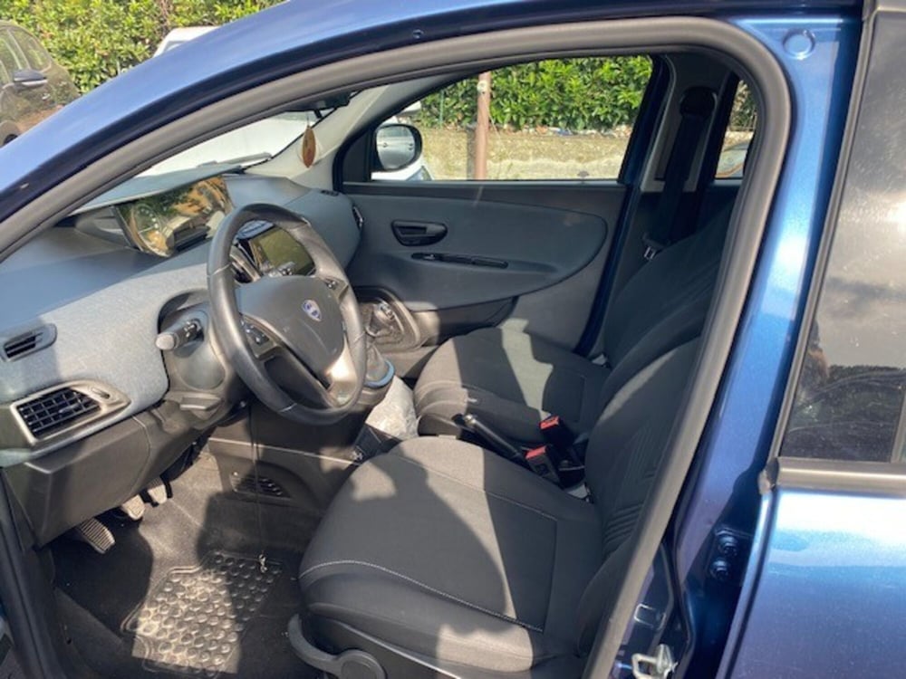 Lancia Ypsilon usata a Catania (8)
