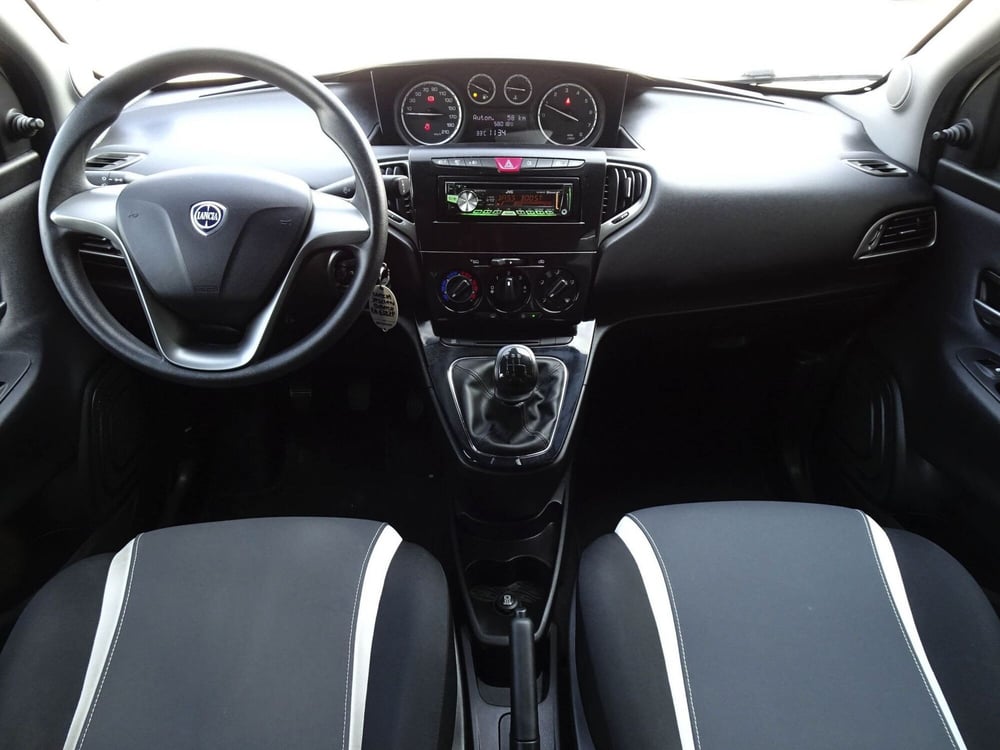 Lancia Ypsilon usata a Treviso (13)