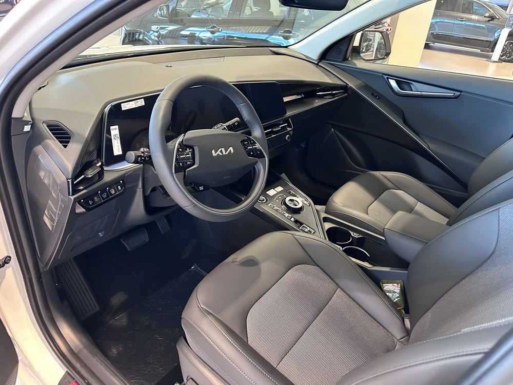 Kia Niro nuova a Cremona (5)