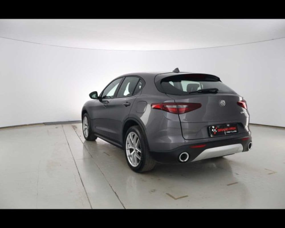 Alfa Romeo Stelvio usata a Bologna (7)