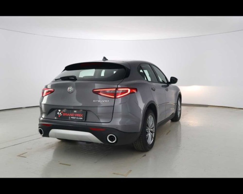 Alfa Romeo Stelvio usata a Bologna (5)