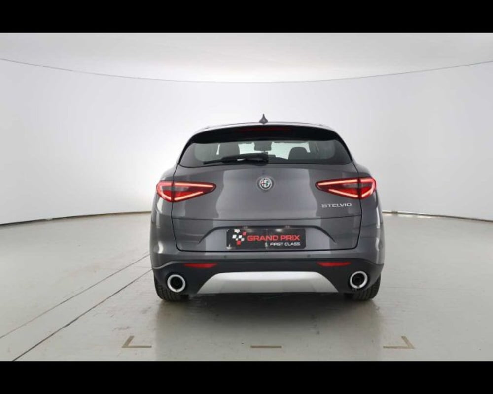 Alfa Romeo Stelvio usata a Bologna (6)