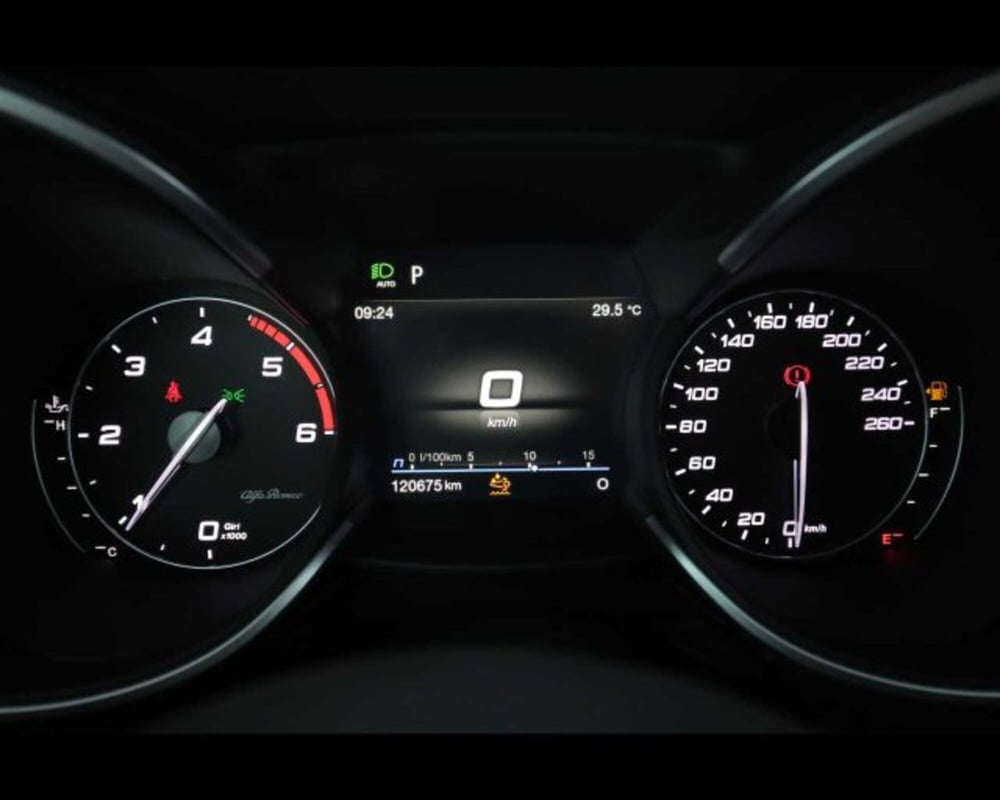 Alfa Romeo Stelvio usata a Bologna (11)