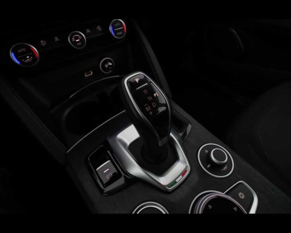 Alfa Romeo Stelvio usata a Bologna (16)