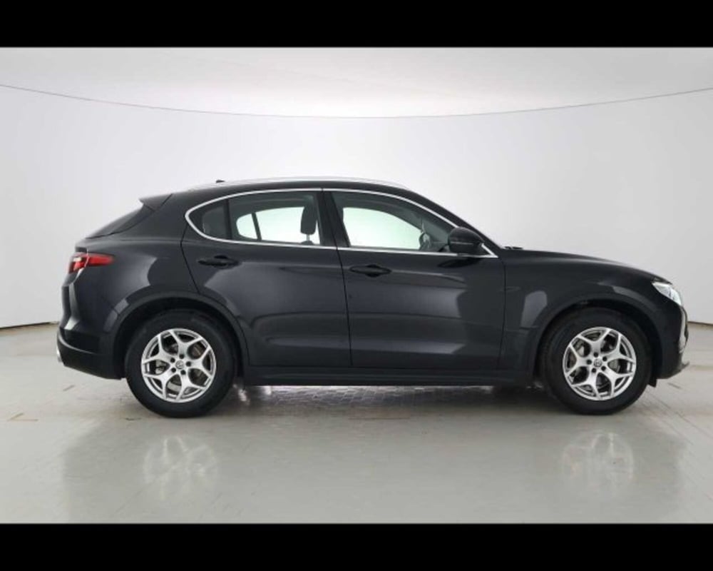 Alfa Romeo Stelvio usata a Bologna (4)