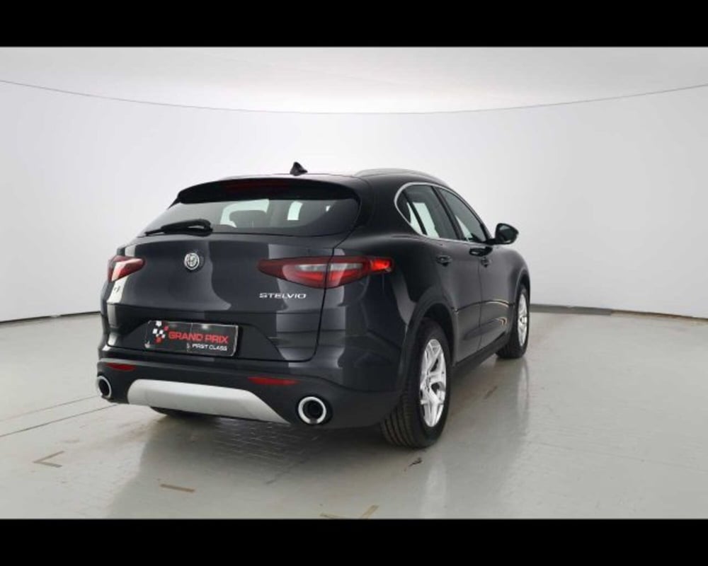 Alfa Romeo Stelvio usata a Bologna (5)