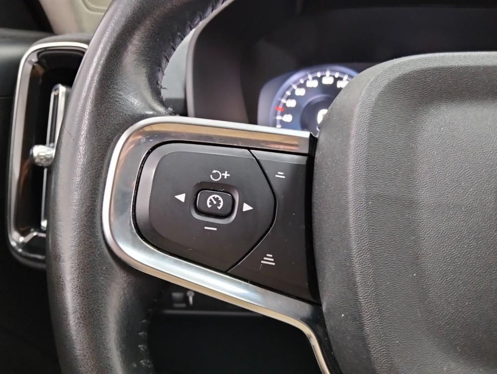 Volvo XC40 usata a Como (11)
