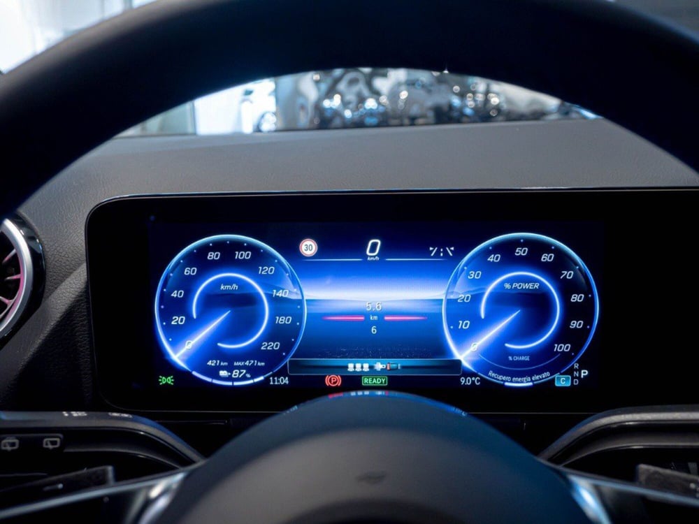 Mercedes-Benz EQA nuova a Rimini (14)