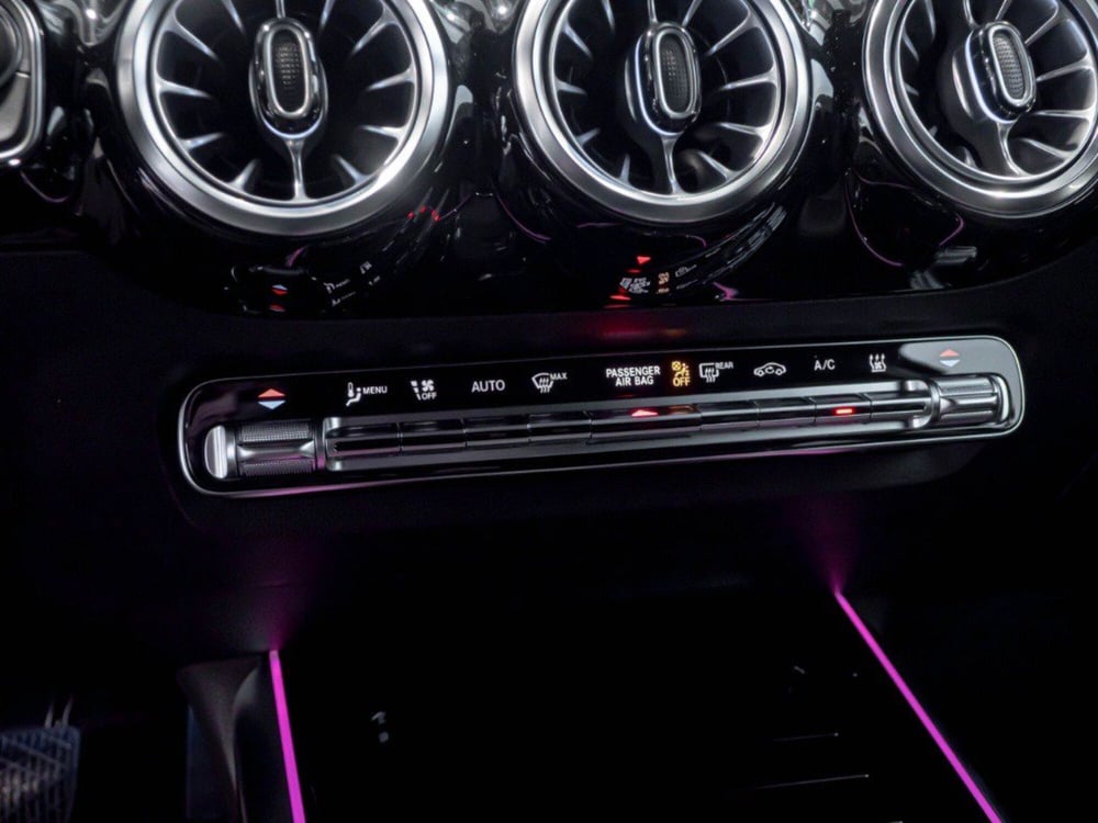 Mercedes-Benz EQA nuova a Rimini (18)