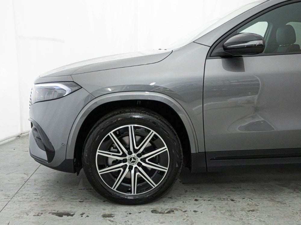 Mercedes-Benz EQA nuova a Macerata (4)