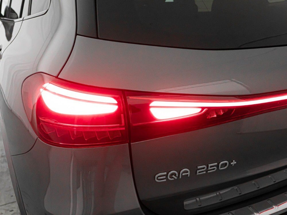 Mercedes-Benz EQA nuova a Macerata (6)