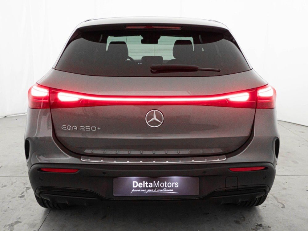 Mercedes-Benz EQA nuova a Macerata (7)