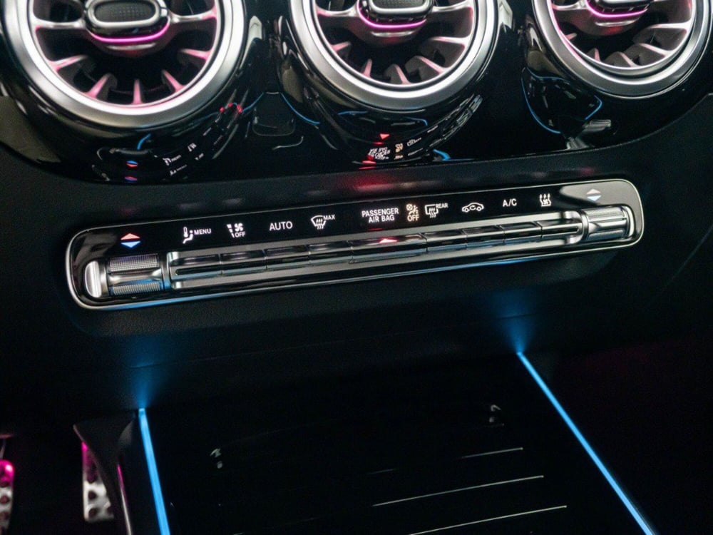 Mercedes-Benz EQA nuova a Macerata (18)