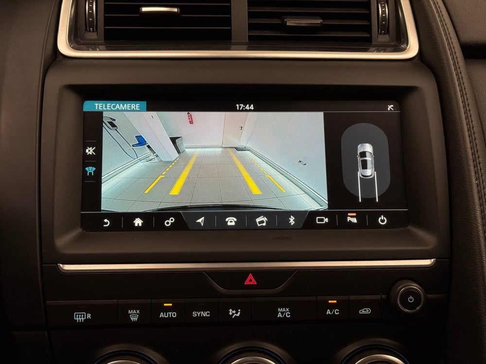 Jaguar E-Pace usata a Savona (11)