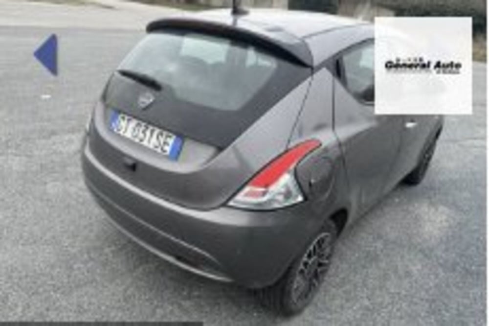 Lancia Ypsilon usata a Lucca (2)