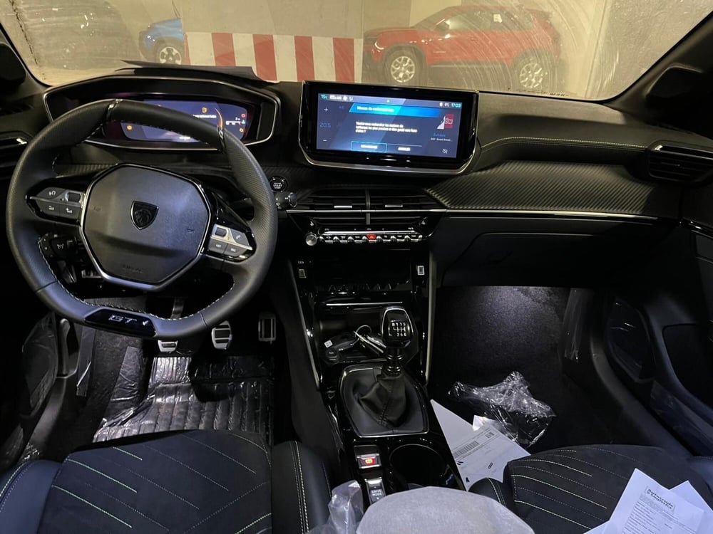 Peugeot 208 nuova a Salerno (5)