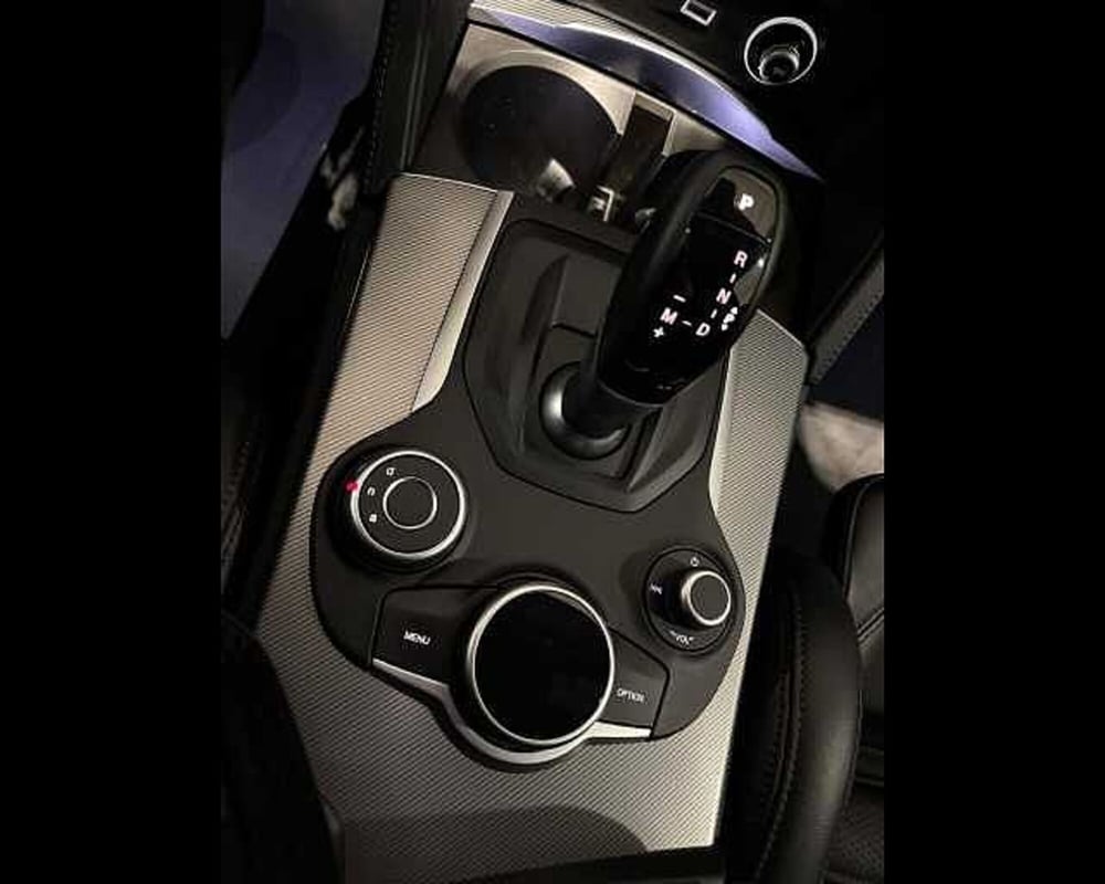 Alfa Romeo Stelvio usata a Milano (10)