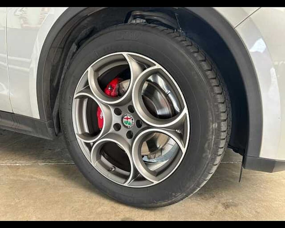Alfa Romeo Stelvio usata a Milano (13)