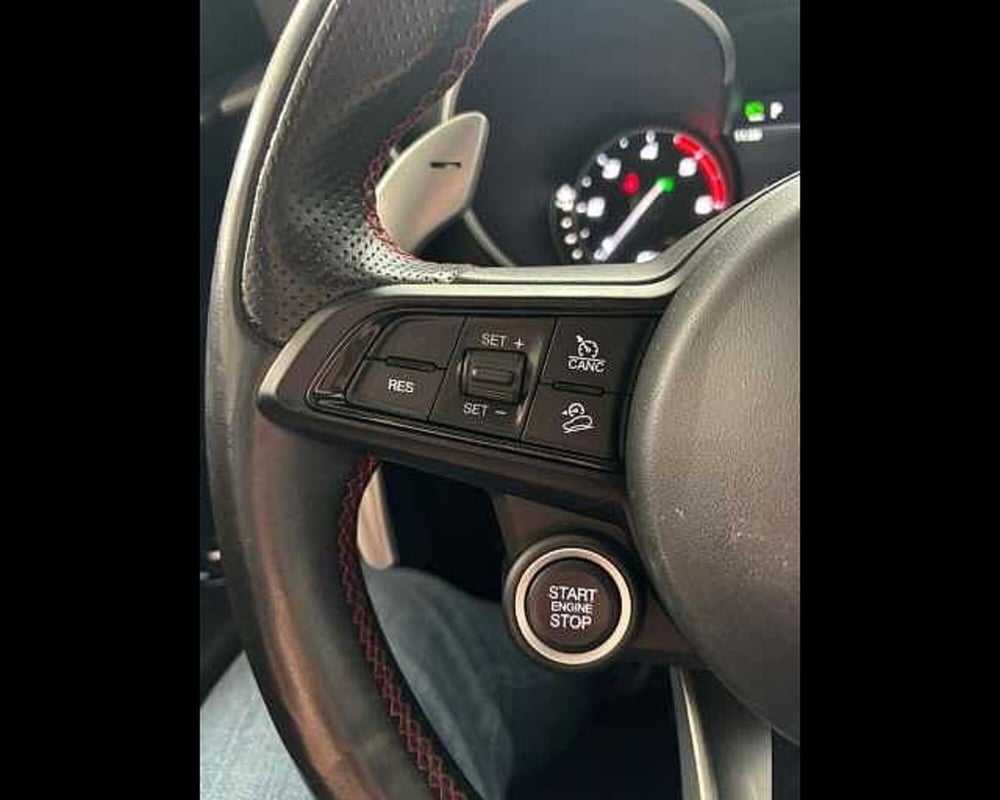 Alfa Romeo Stelvio usata a Milano (14)