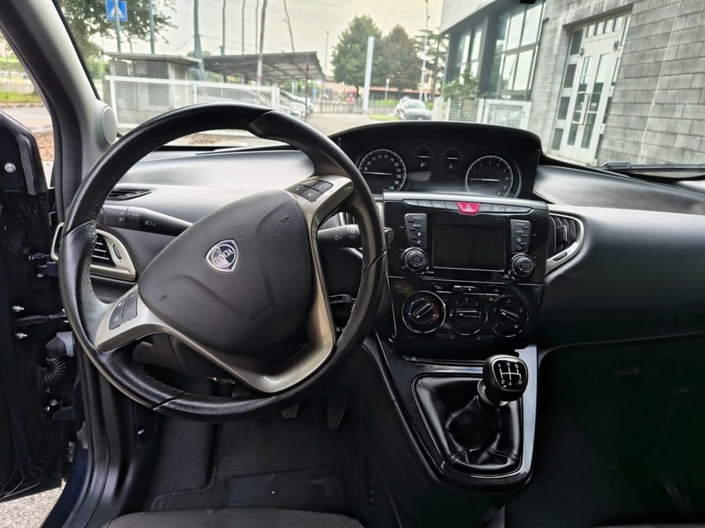 Lancia Ypsilon usata a Padova (10)