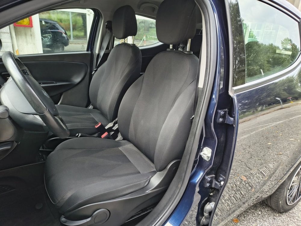 Lancia Ypsilon usata a Padova (14)