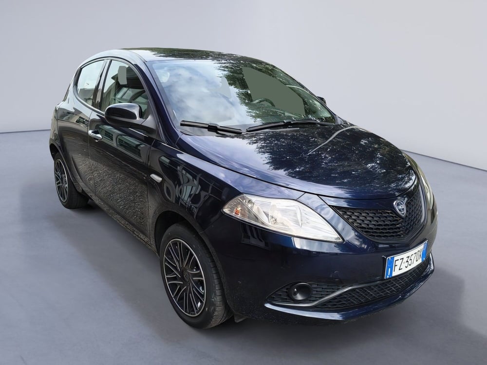 Lancia Ypsilon usata a Padova (3)