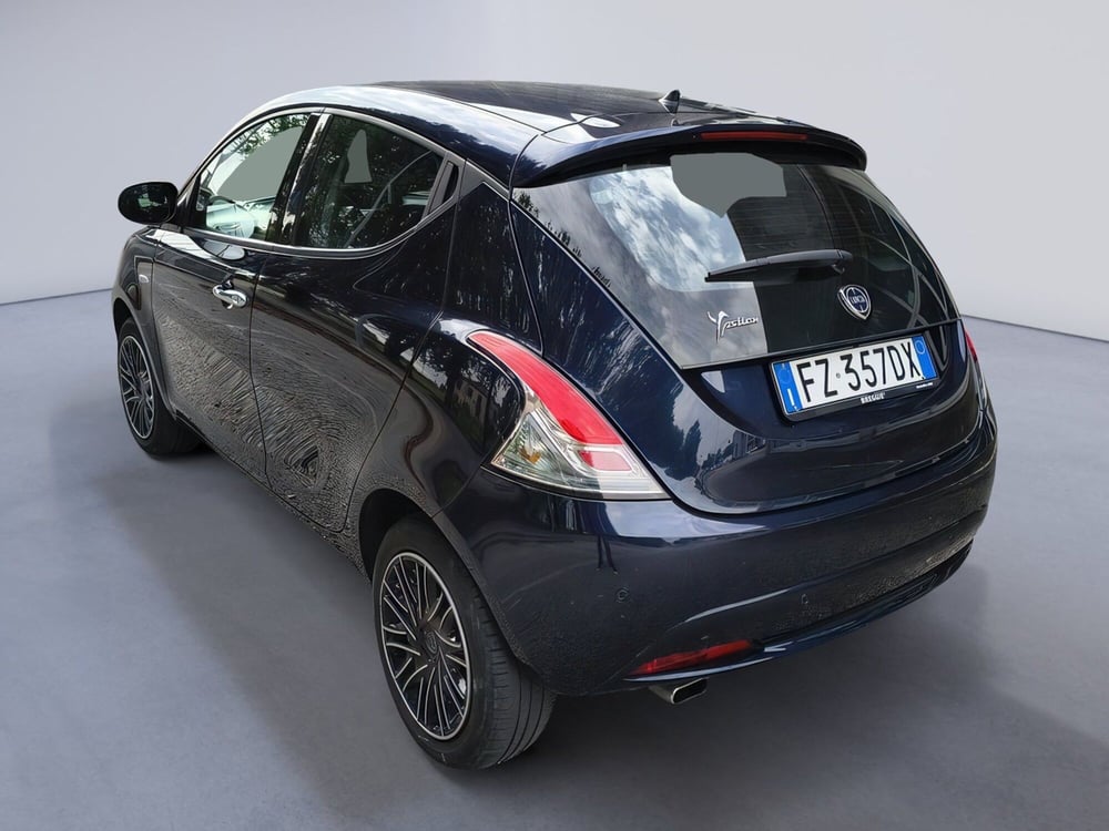 Lancia Ypsilon usata a Padova (6)
