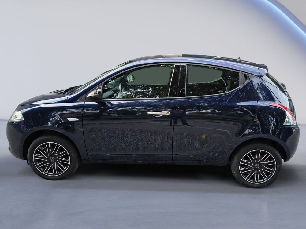 Lancia Ypsilon usata a Padova (7)