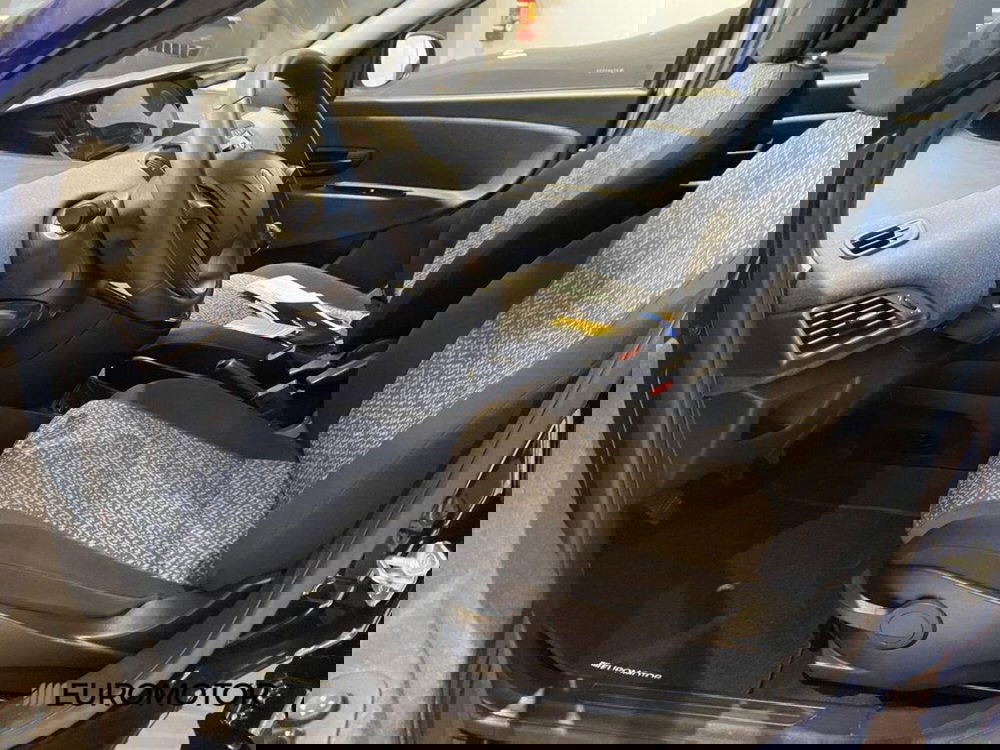 Lancia Ypsilon usata a Bari (12)