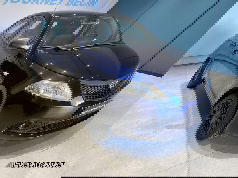 Lancia Ypsilon usata a Bari (3)