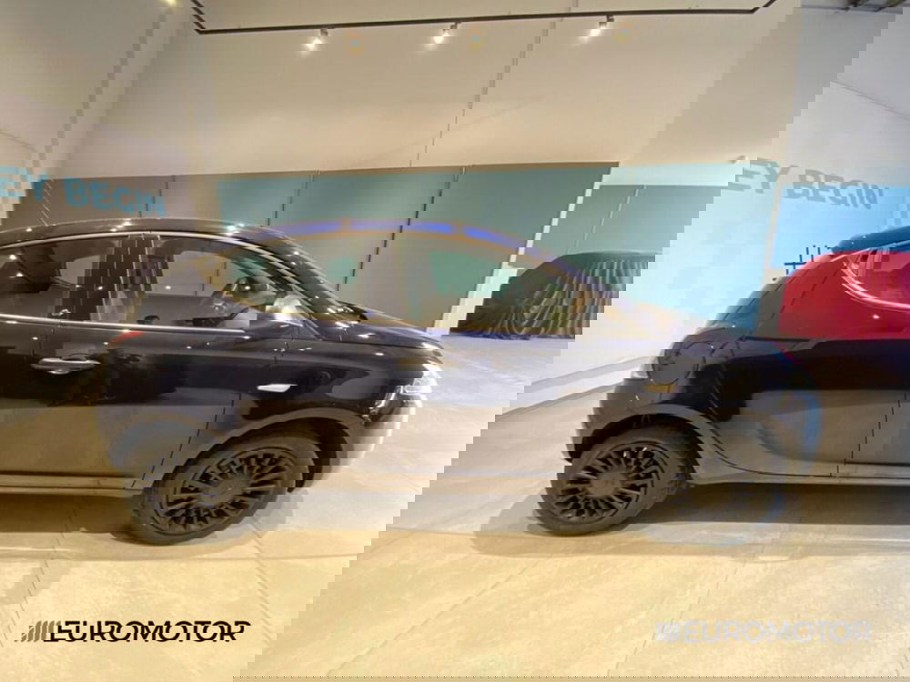 Lancia Ypsilon usata a Bari (5)