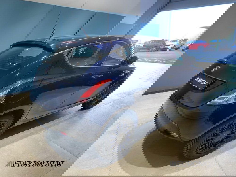 Lancia Ypsilon usata a Bari (6)