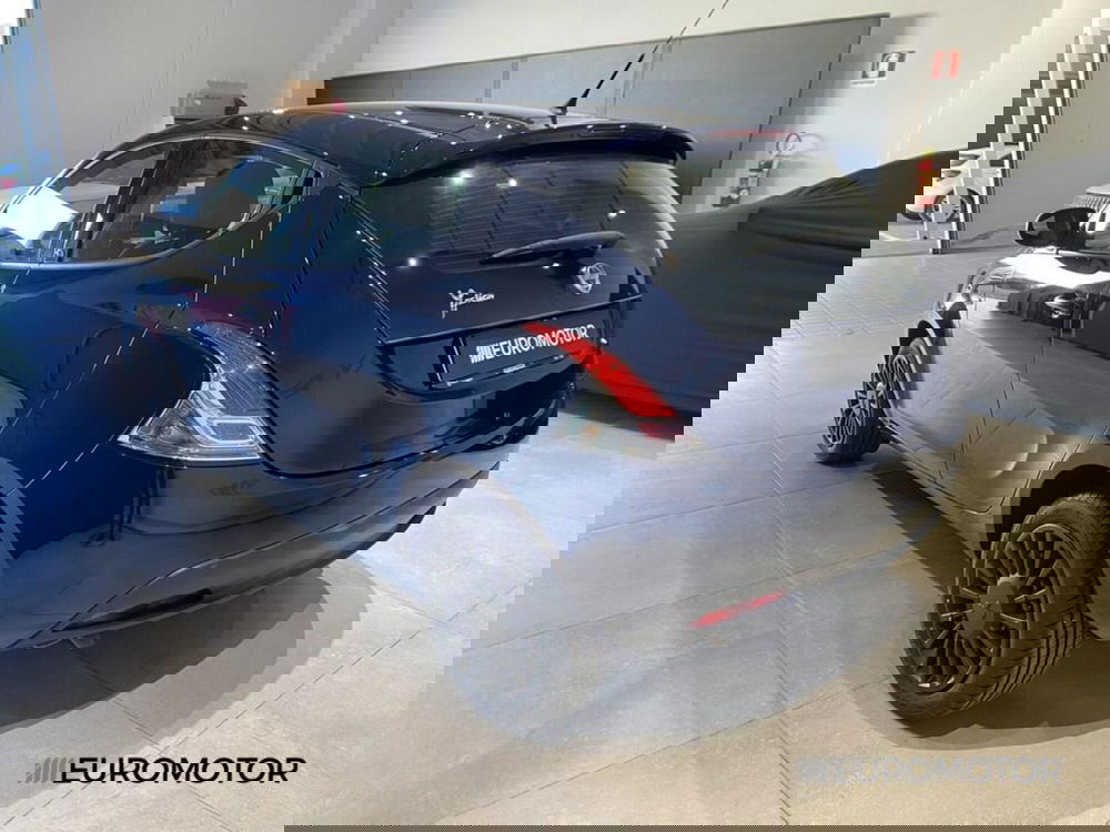 Lancia Ypsilon usata a Bari (8)