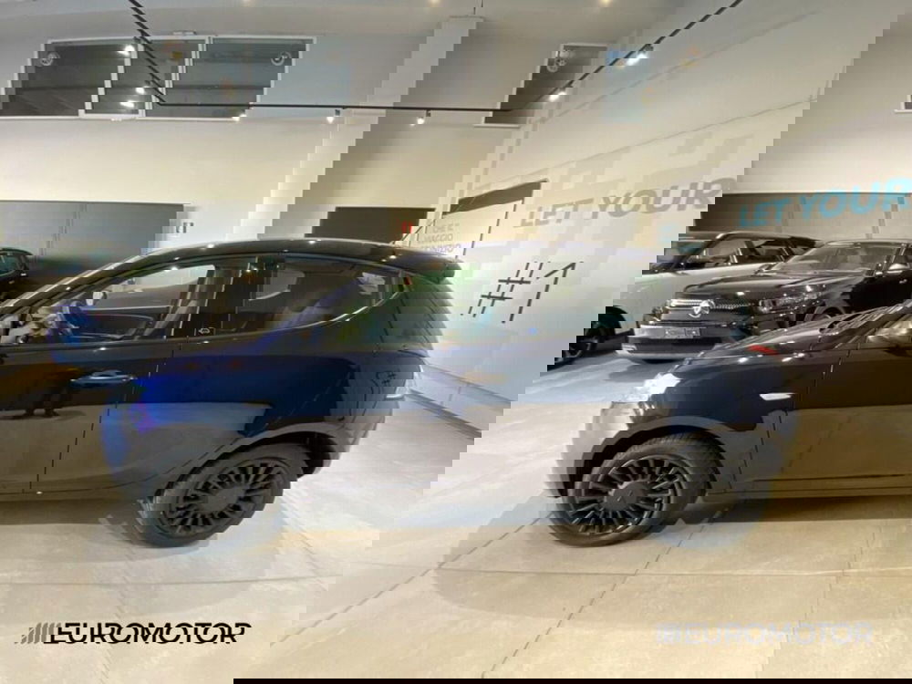 Lancia Ypsilon usata a Bari (9)