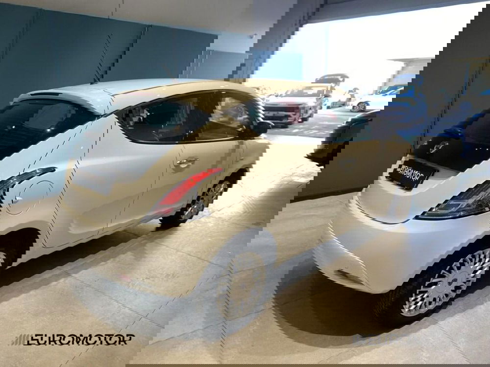 Lancia Ypsilon usata a Bari (6)