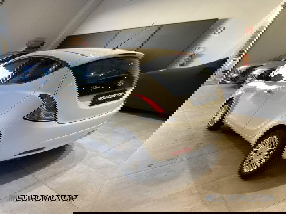 Lancia Ypsilon usata a Bari (8)