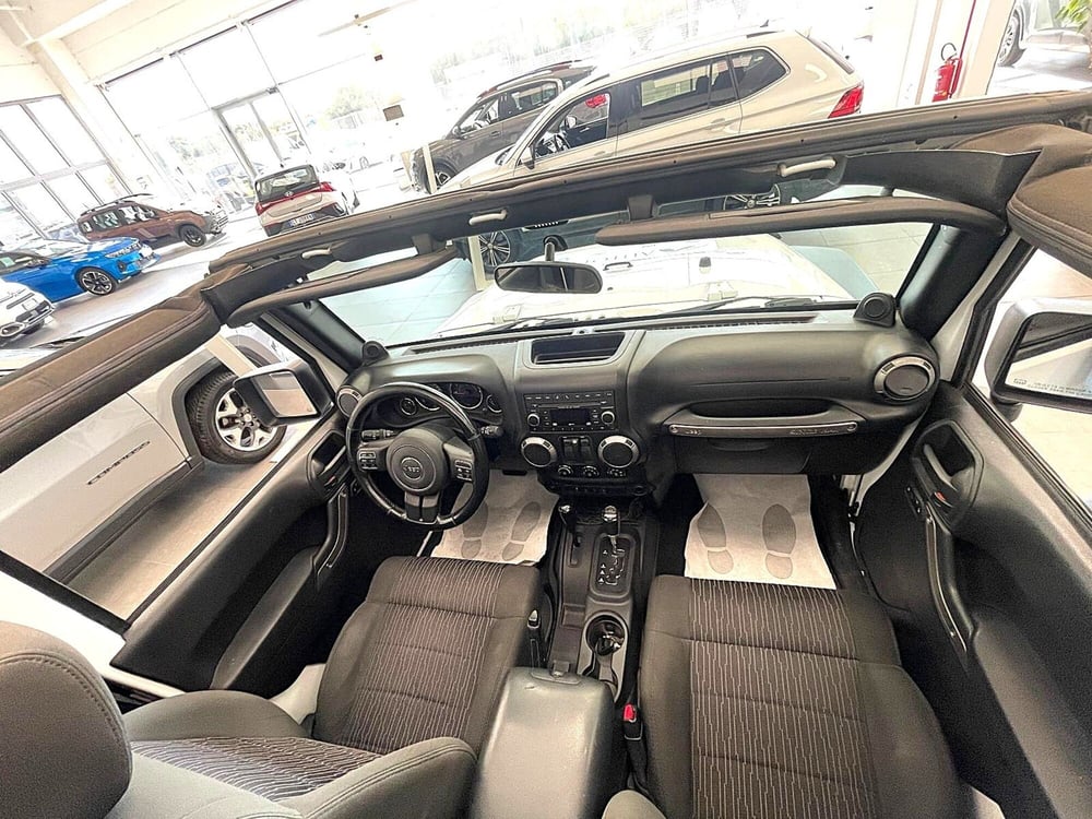 Jeep Wrangler usata a Sassari (14)