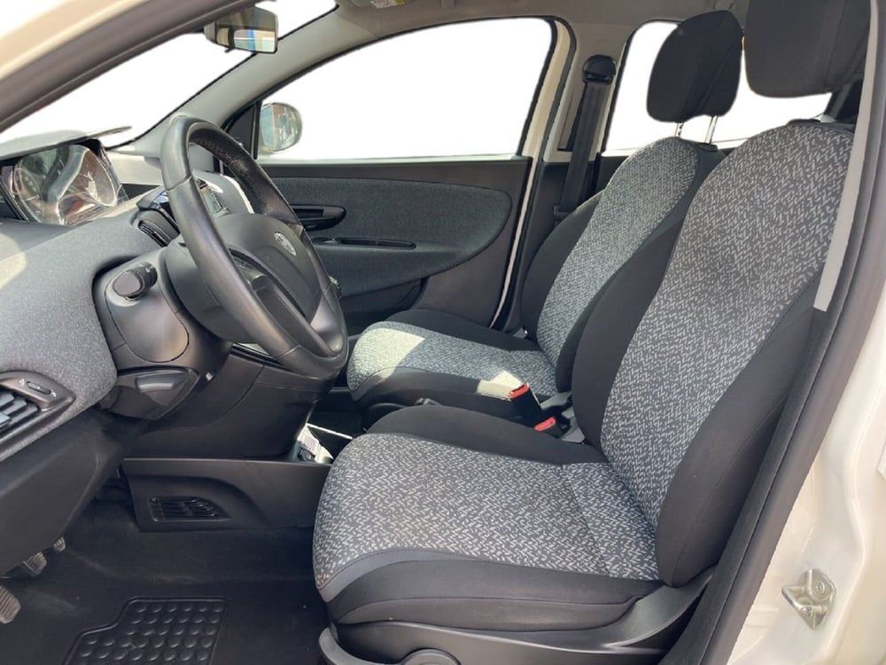Lancia Ypsilon usata a Torino (10)