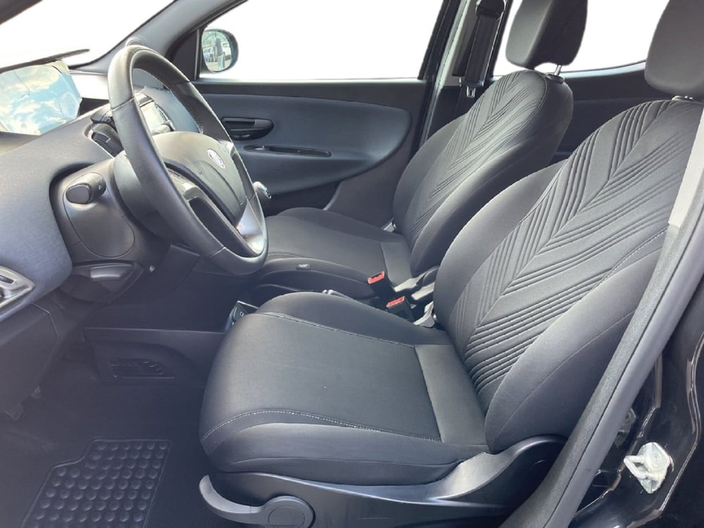 Lancia Ypsilon usata a Torino (10)