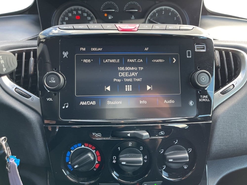 Lancia Ypsilon usata a Torino (14)