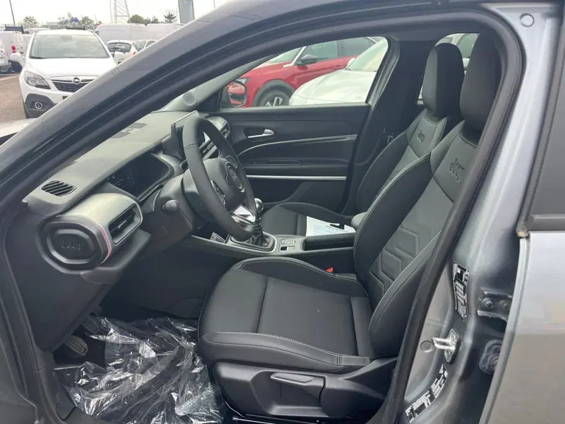 Jeep Avenger nuova a Milano (13)