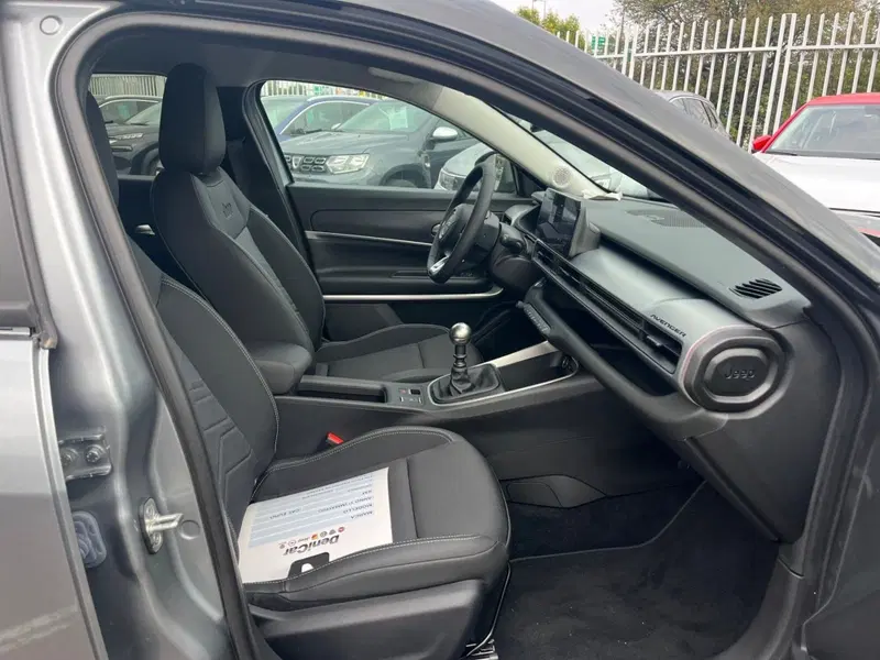 Jeep Avenger nuova a Milano (14)