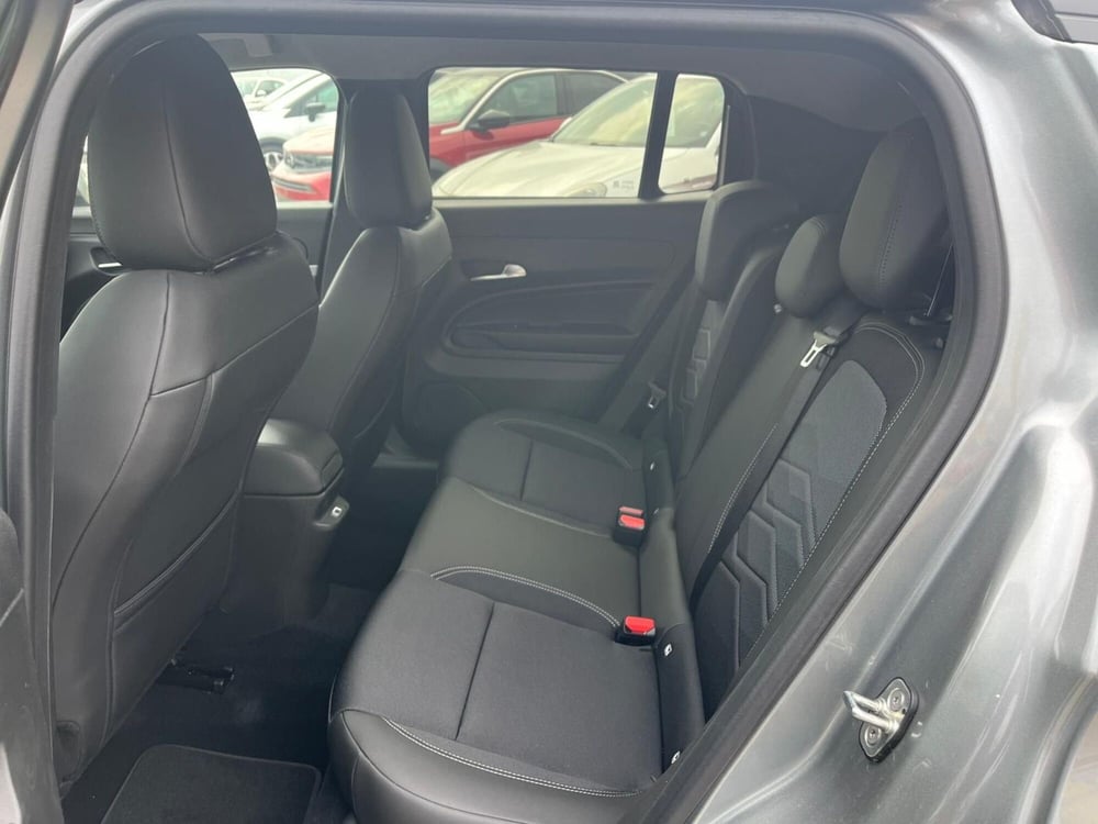 Jeep Avenger nuova a Milano (15)