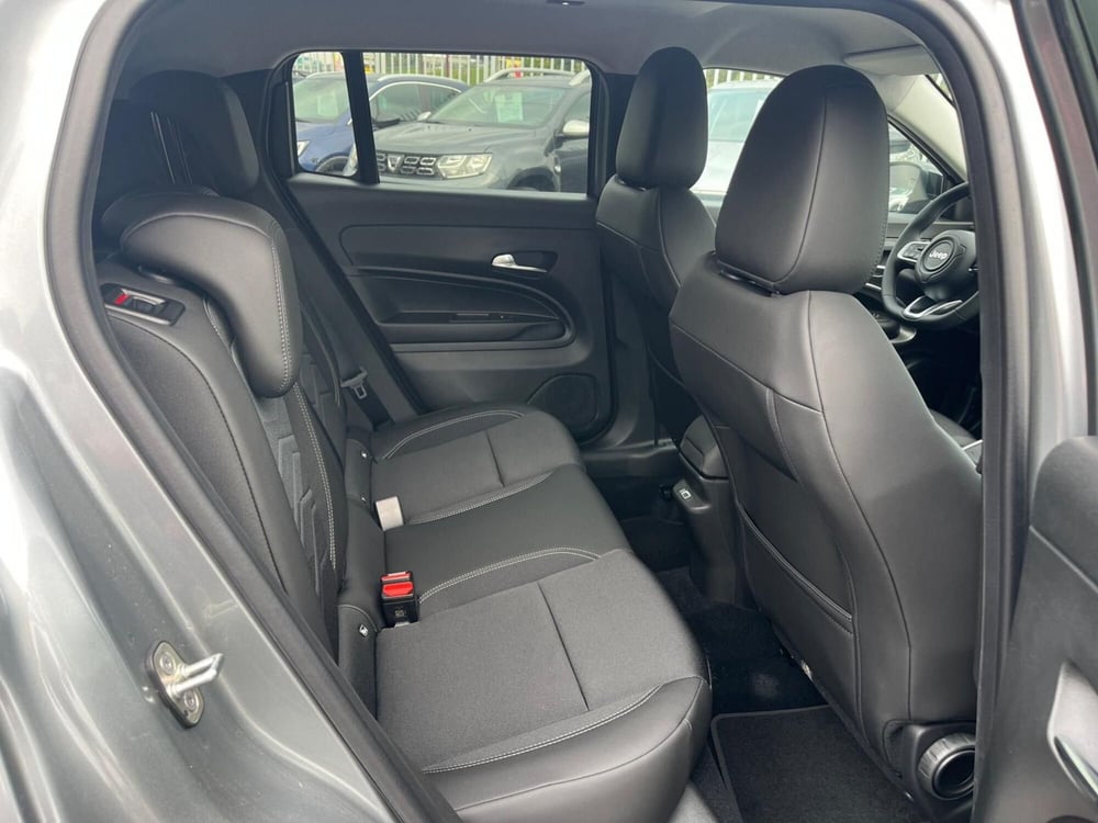 Jeep Avenger nuova a Milano (16)