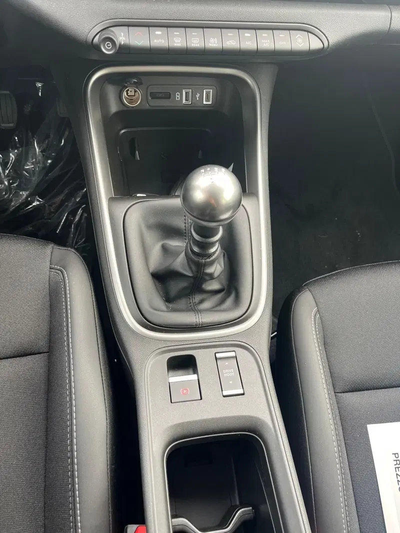 Jeep Avenger nuova a Milano (18)