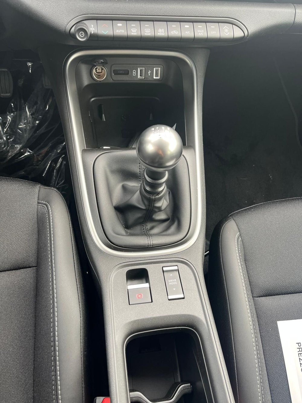 Jeep Avenger nuova a Milano (18)