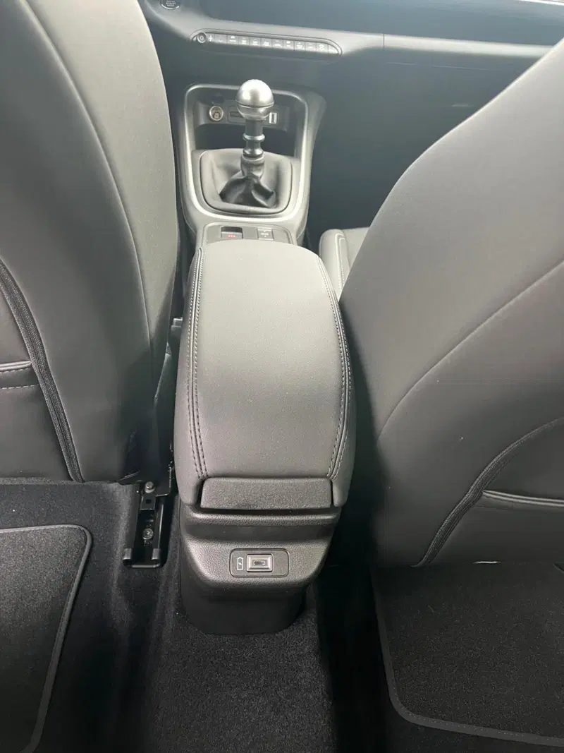 Jeep Avenger nuova a Milano (19)