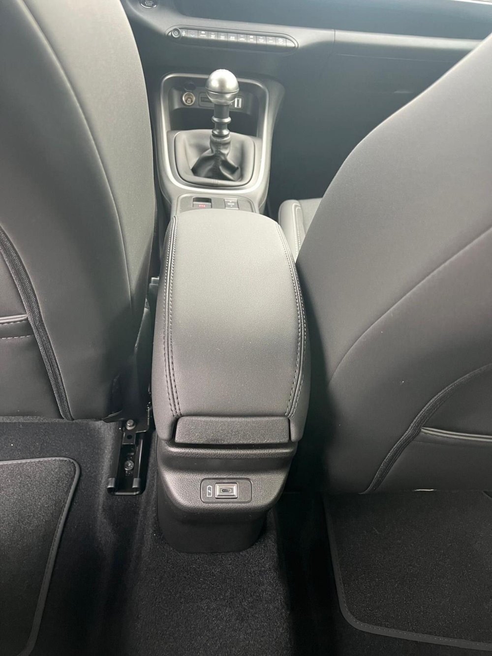 Jeep Avenger nuova a Milano (19)
