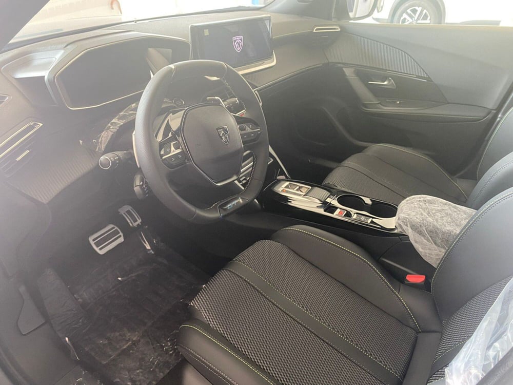 Peugeot 2008 nuova a Bari (11)