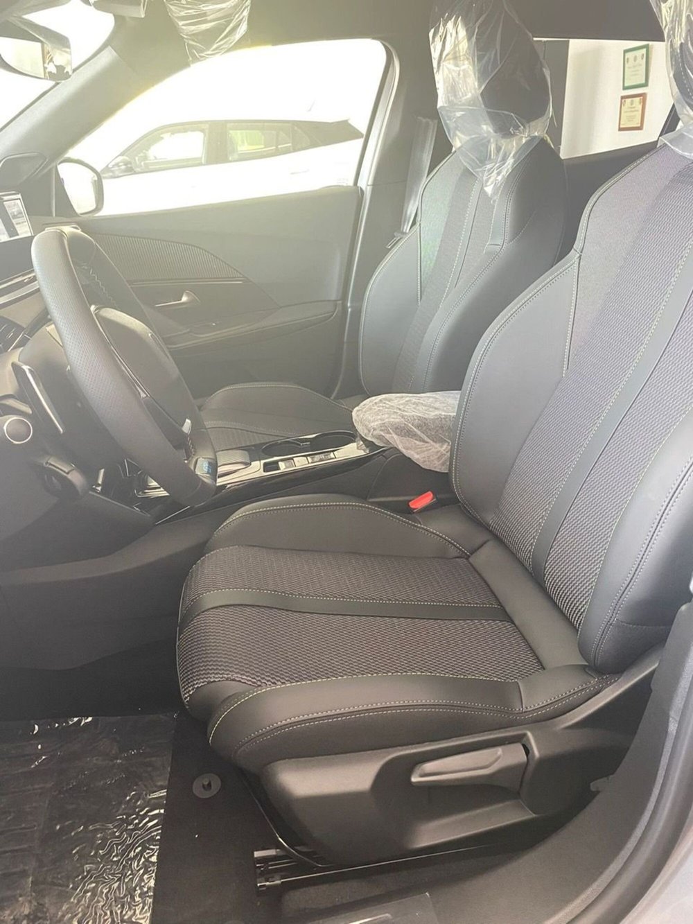 Peugeot 2008 nuova a Bari (12)